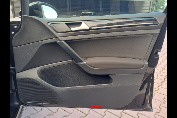 Volkswagen GOLF Variant 1.4 TSI Highline R-line | LED | Pano | Trekhaak | ACC | Navi | App-connect | Virtual |