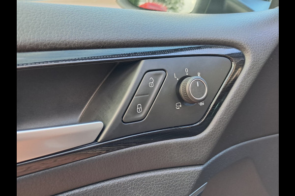 Volkswagen GOLF Variant 1.4 TSI Highline R-line | LED | Pano | Trekhaak | ACC | Navi | App-connect | Virtual |