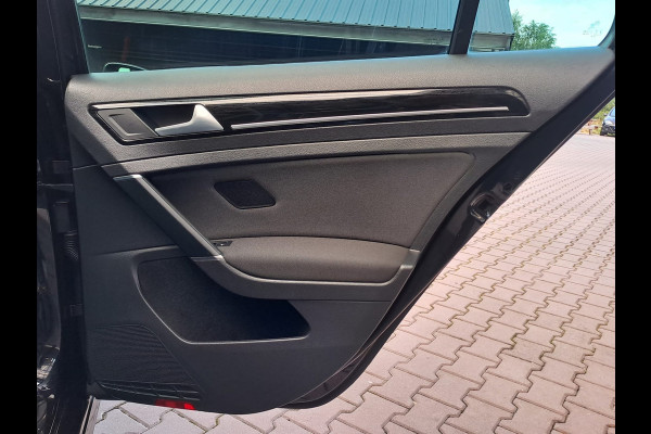 Volkswagen GOLF Variant 1.4 TSI Highline R-line | LED | Pano | Trekhaak | ACC | Navi | App-connect | Virtual |