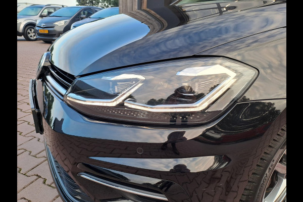 Volkswagen GOLF Variant 1.4 TSI Highline R-line | LED | Pano | Trekhaak | ACC | Navi | App-connect | Virtual |