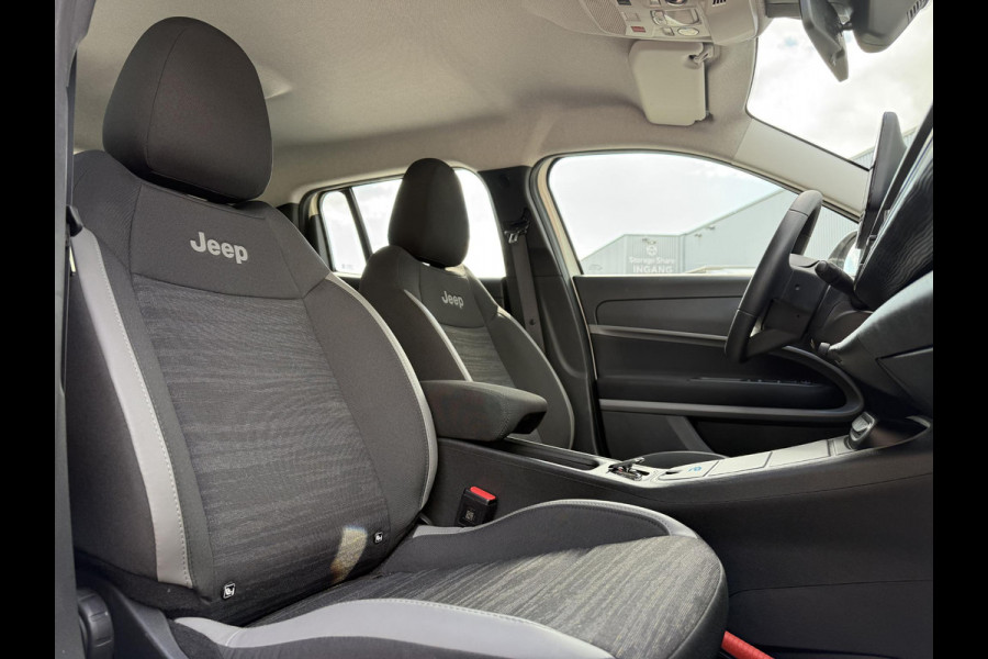 Jeep Avenger Longitude 54 kWh | Navi | Carplay | Stoelverwarming |