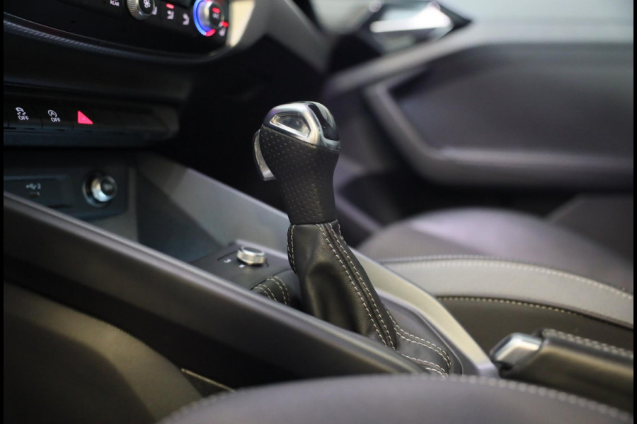 Audi A1 Sportback 40 TFSI S Line / AUT / 200 PK / Virtual Cockpit / APPLE CARPLAY / Led / Pdc / 18 Inch