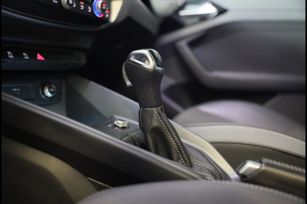Audi A1 Sportback 40 TFSI S Line / AUT / 200 PK / Virtual Cockpit / APPLE CARPLAY / Led / Pdc / 18 Inch
