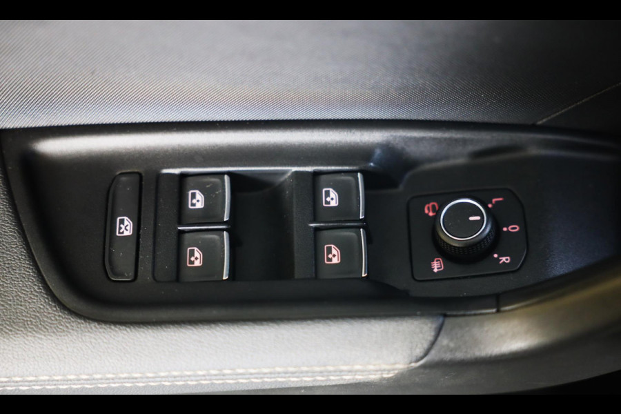 Audi A1 Sportback 40 TFSI S Line / AUT / 200 PK / Virtual Cockpit / APPLE CARPLAY / Led / Pdc / 18 Inch