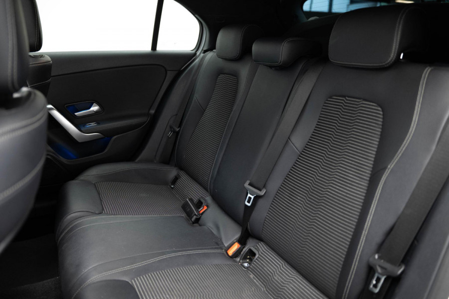 Mercedes-Benz A-Klasse A180 d Launch Edition Premium Plus | Pano|Cameleon Folie|Ambient
