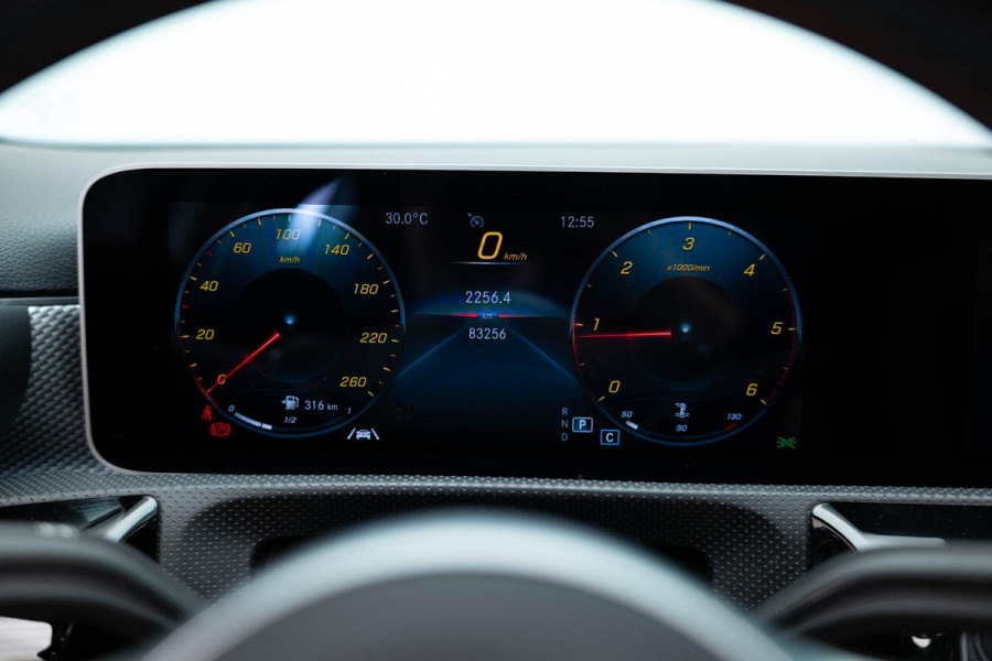 Mercedes-Benz A-Klasse A180 d Launch Edition Premium Plus | Pano|Cameleon Folie|Ambient