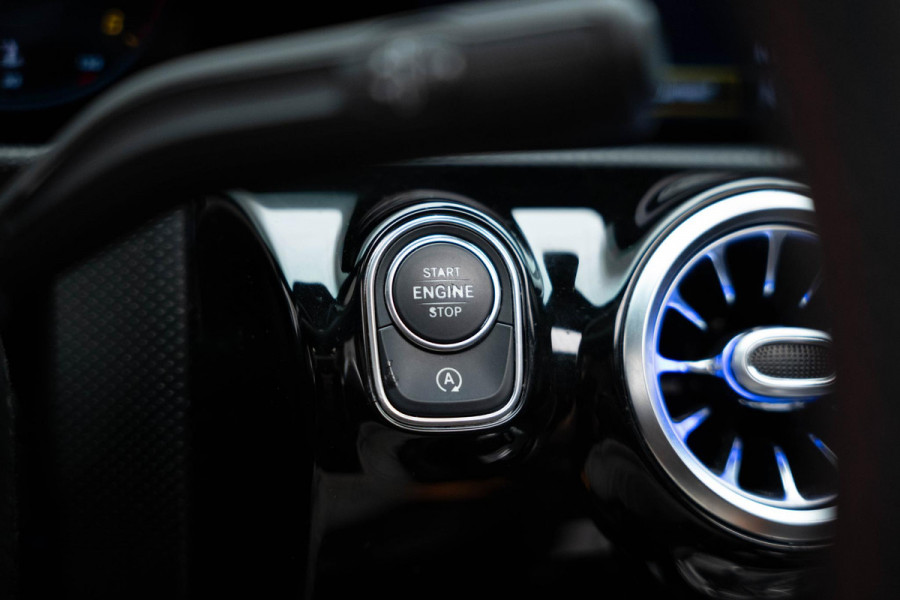 Mercedes-Benz A-Klasse A180 d Launch Edition Premium Plus | Pano|Cameleon Folie|Ambient