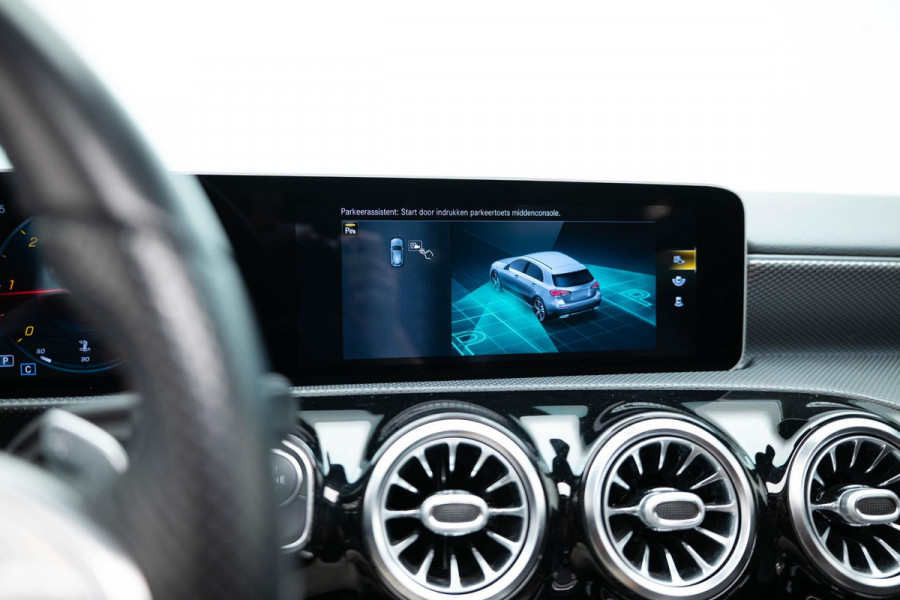 Mercedes-Benz A-Klasse A180 d Launch Edition Premium Plus | Pano|Cameleon Folie|Ambient