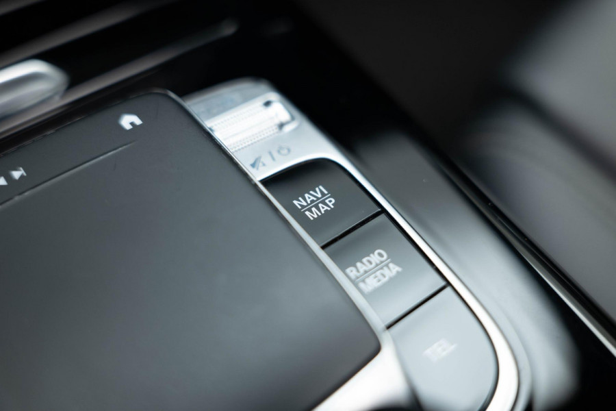 Mercedes-Benz A-Klasse A180 d Launch Edition Premium Plus | Pano|Cameleon Folie|Ambient