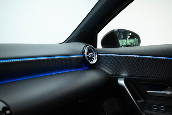 Mercedes-Benz A-Klasse A180 d Launch Edition Premium Plus | Pano|Cameleon Folie|Ambient