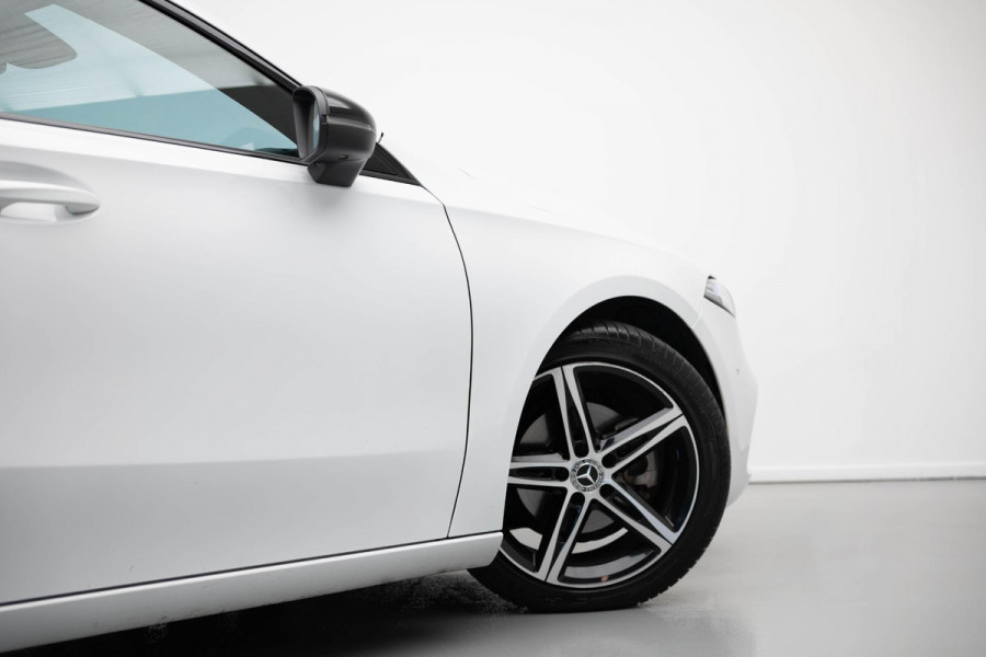 Mercedes-Benz A-Klasse A180 d Launch Edition Premium Plus | Pano|Cameleon Folie|Ambient
