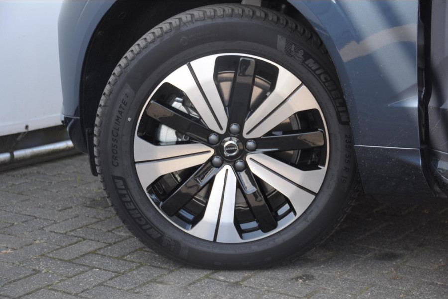 Volvo XC60 T6 350PK Long Range AWD Essential Bright Google Infotainment / Panoramisch schuif-kanteldak / Cruise control / Lederen bekleding / Parkeersensoren voor- en achterzijde / 19" lichtmetalen velgen /