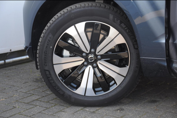 Volvo XC60 T6 350PK Long Range AWD Essential Bright Google Infotainment / Panoramisch schuif-kanteldak / Cruise control / Lederen bekleding / Parkeersensoren voor- en achterzijde / 19" lichtmetalen velgen /