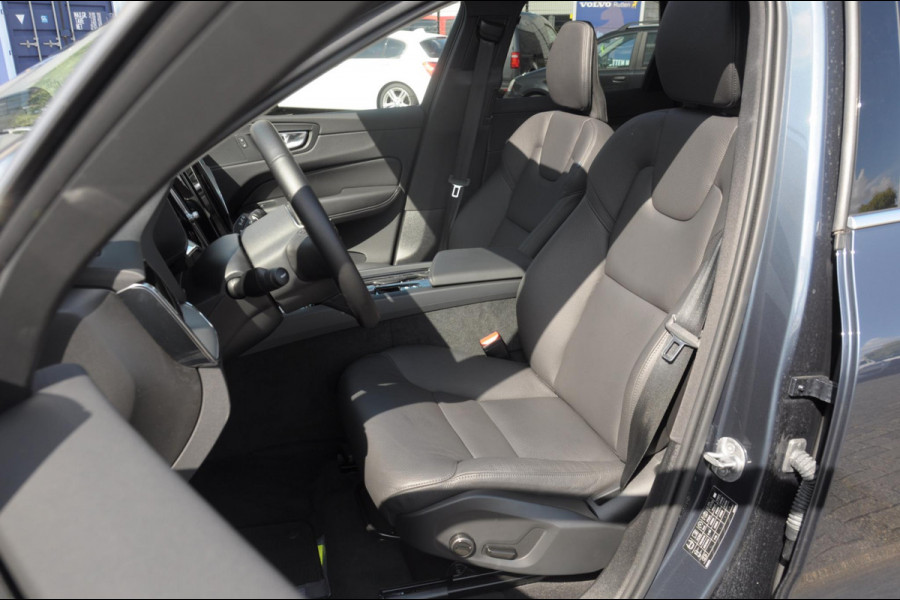 Volvo XC60 T6 350PK Long Range AWD Essential Bright Google Infotainment / Panoramisch schuif-kanteldak / Cruise control / Lederen bekleding / Parkeersensoren voor- en achterzijde / 19" lichtmetalen velgen /
