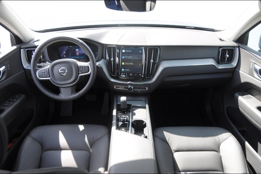 Volvo XC60 T6 350PK Long Range AWD Essential Bright Google Infotainment / Panoramisch schuif-kanteldak / Cruise control / Lederen bekleding / Parkeersensoren voor- en achterzijde / 19" lichtmetalen velgen /
