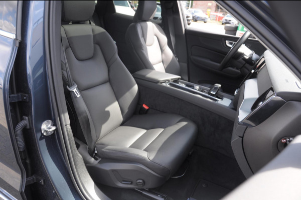 Volvo XC60 T6 350PK Long Range AWD Essential Bright Google Infotainment / Panoramisch schuif-kanteldak / Cruise control / Lederen bekleding / Parkeersensoren voor- en achterzijde / 19" lichtmetalen velgen /
