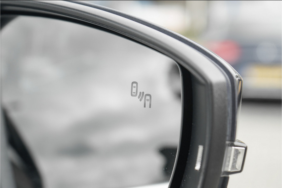 Volkswagen T-Roc Cabrio 1.5 TSI R-Line ACC CarPlay Virtual Cockpit 18"