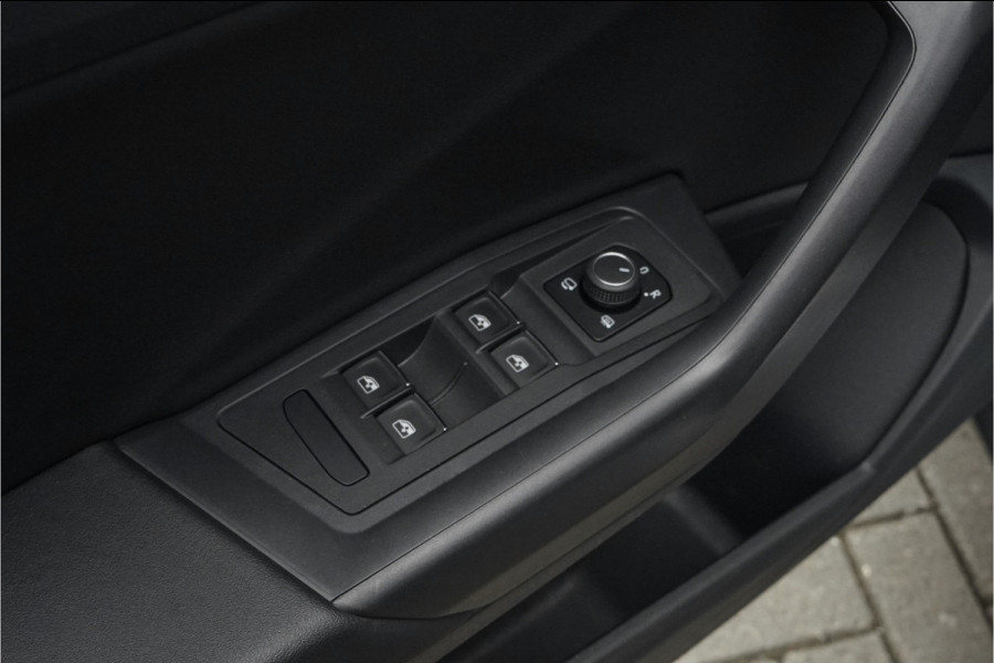 Volkswagen T-Roc Cabrio 1.5 TSI R-Line ACC CarPlay Virtual Cockpit 18"