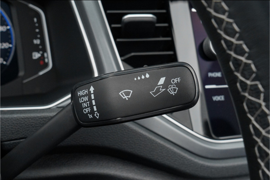 Volkswagen T-Roc Cabrio 1.5 TSI R-Line ACC CarPlay Virtual Cockpit 18"