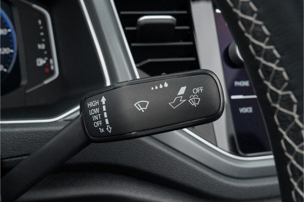 Volkswagen T-Roc Cabrio 1.5 TSI R-Line ACC CarPlay Virtual Cockpit 18"