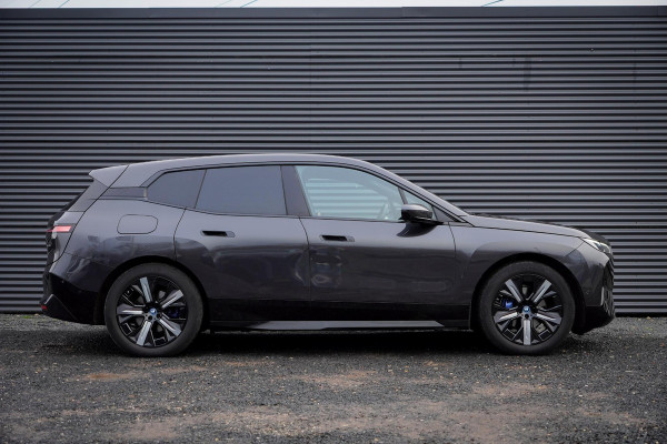 BMW iX xDrive40 Excellence 77 kWh / M-Sportpakket / Pano / Trekhaak