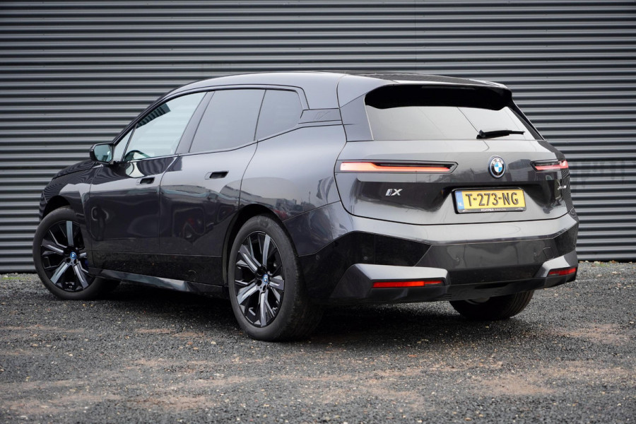 BMW iX xDrive40 Excellence 77 kWh / M-Sportpakket / Pano / Trekhaak