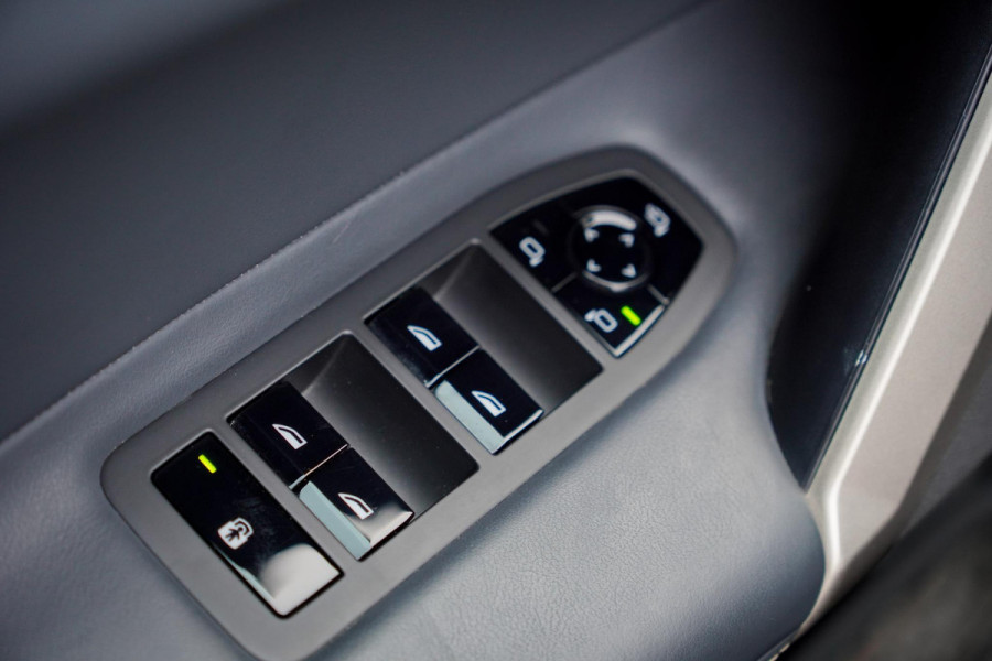 BMW iX xDrive40 Excellence 77 kWh / M-Sportpakket / Pano / Trekhaak