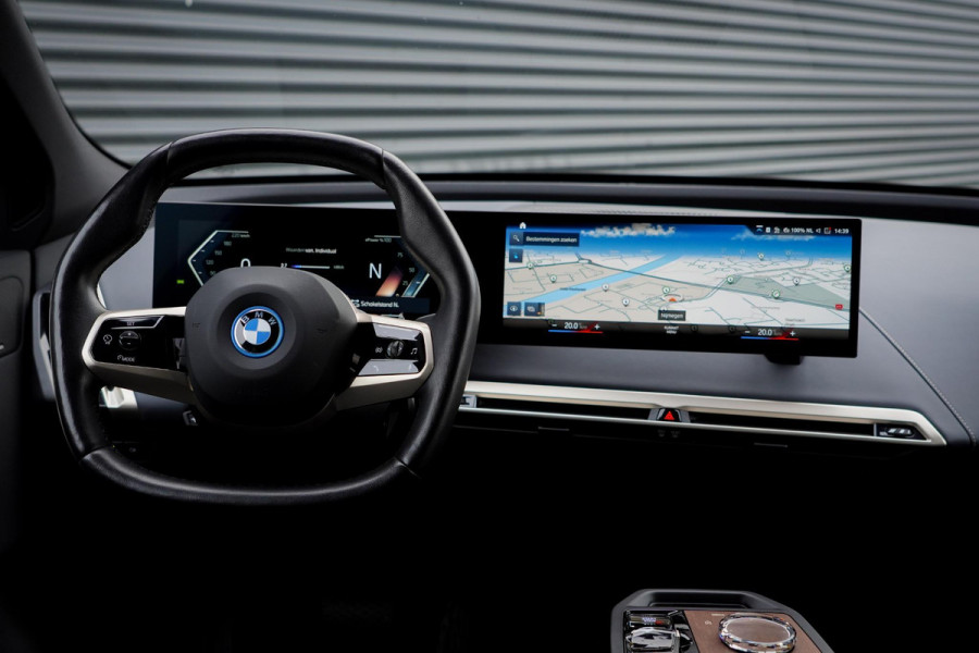BMW iX xDrive40 Excellence 77 kWh / M-Sportpakket / Pano / Trekhaak