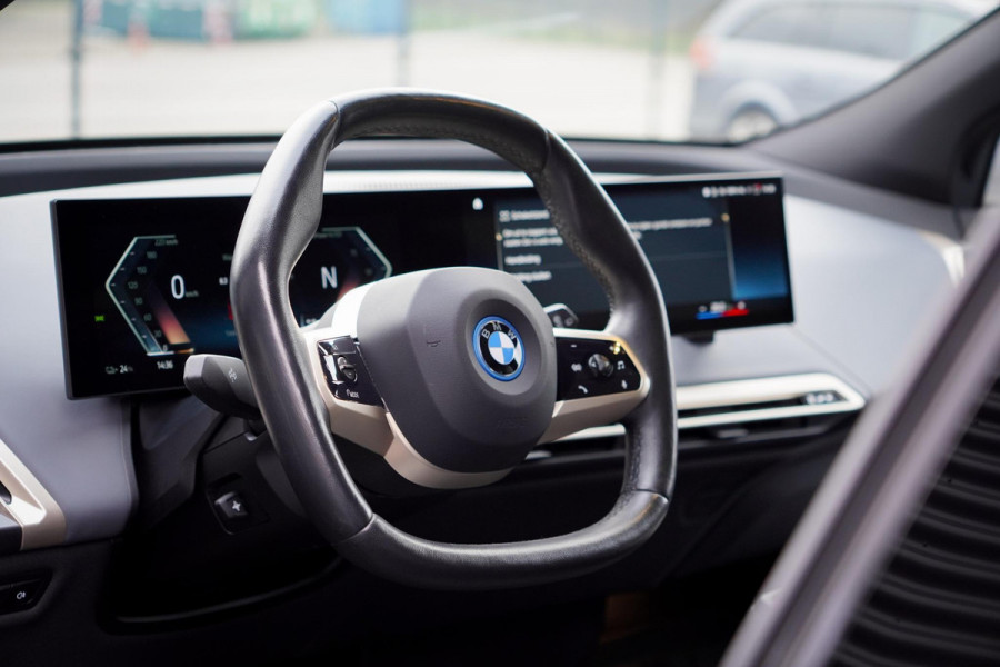 BMW iX xDrive40 Excellence 77 kWh / M-Sportpakket / Pano / Trekhaak