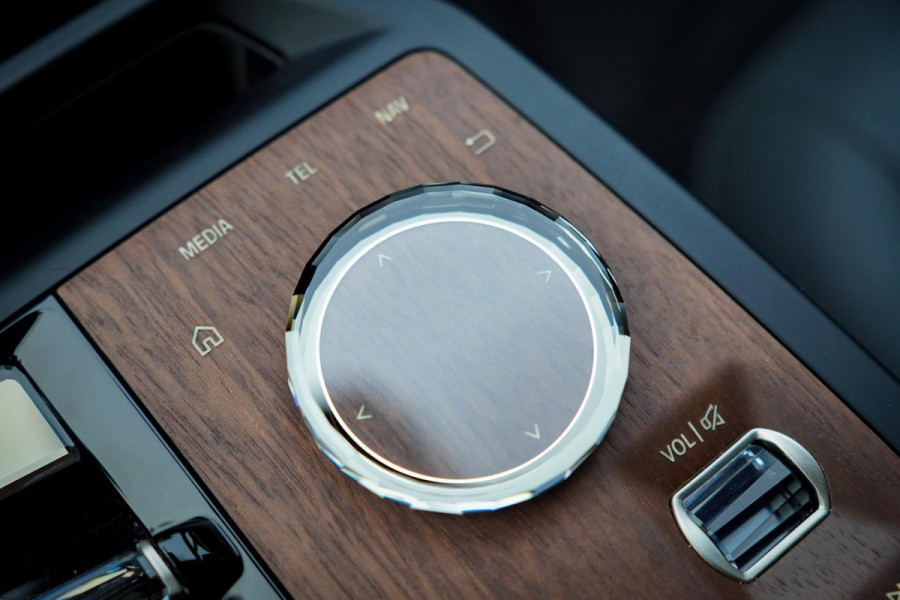 BMW iX xDrive40 Excellence 77 kWh / M-Sportpakket / Pano / Trekhaak