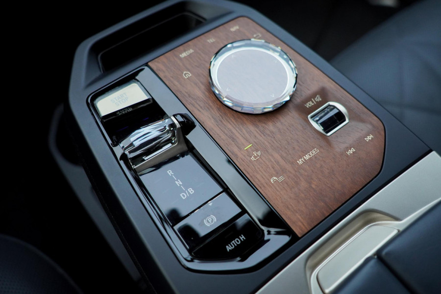BMW iX xDrive40 Excellence 77 kWh / M-Sportpakket / Pano / Trekhaak