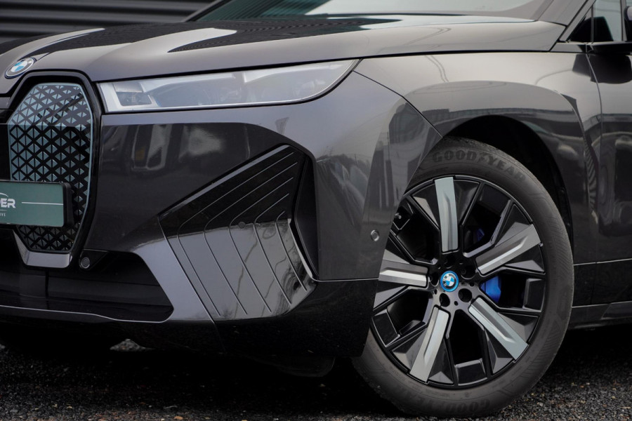 BMW iX xDrive40 Excellence 77 kWh / M-Sportpakket / Pano / Trekhaak