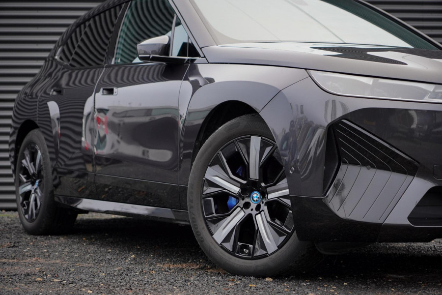 BMW iX xDrive40 Excellence 77 kWh / M-Sportpakket / Pano / Trekhaak