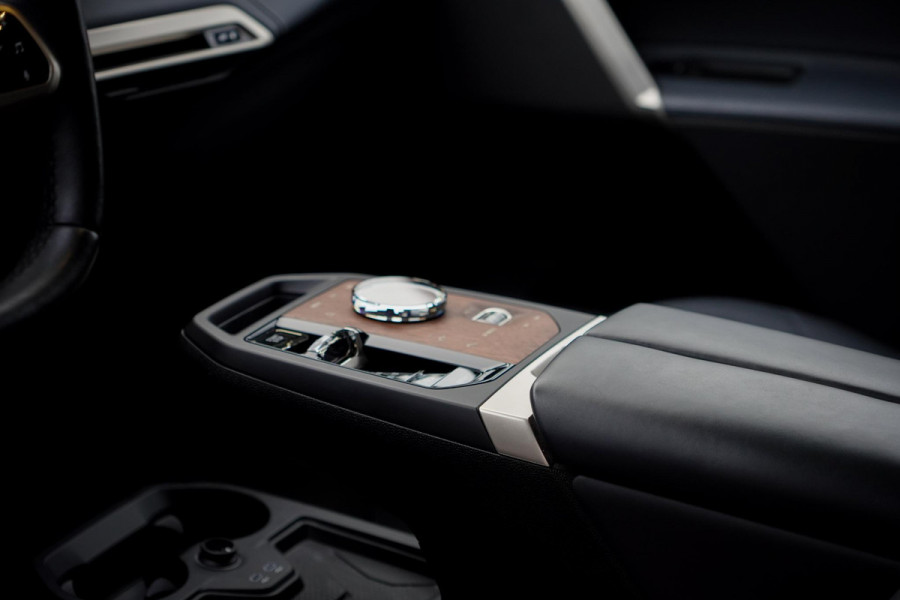 BMW iX xDrive40 Excellence 77 kWh / M-Sportpakket / Pano / Trekhaak
