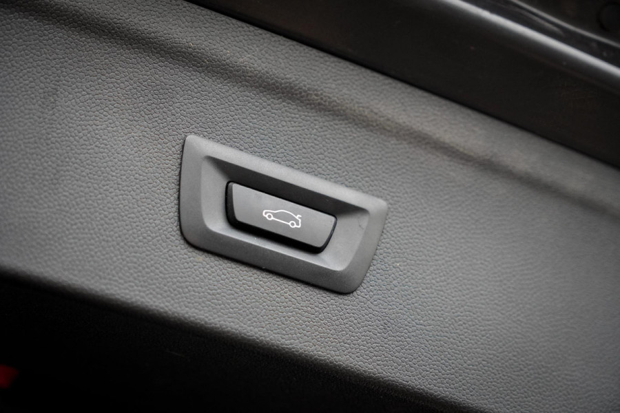 BMW iX xDrive40 Excellence 77 kWh / M-Sportpakket / Pano / Trekhaak