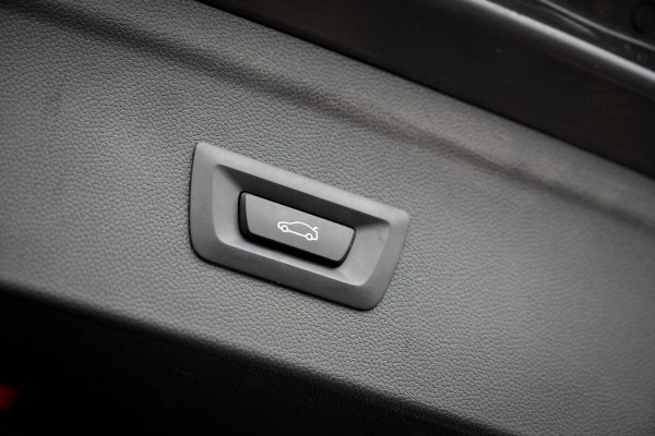 BMW iX xDrive40 Excellence 77 kWh / M-Sportpakket / Pano / Trekhaak