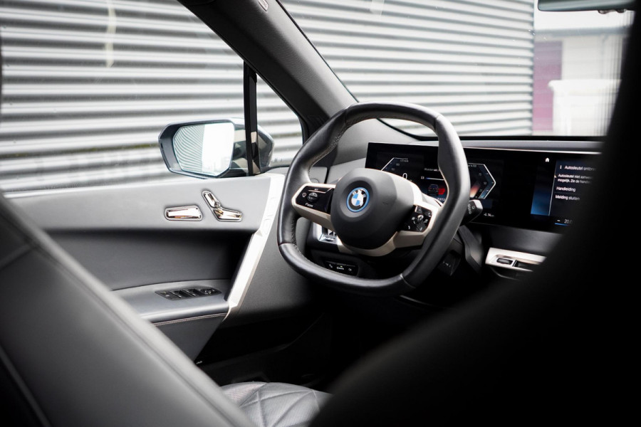 BMW iX xDrive40 Excellence 77 kWh / M-Sportpakket / Pano / Trekhaak