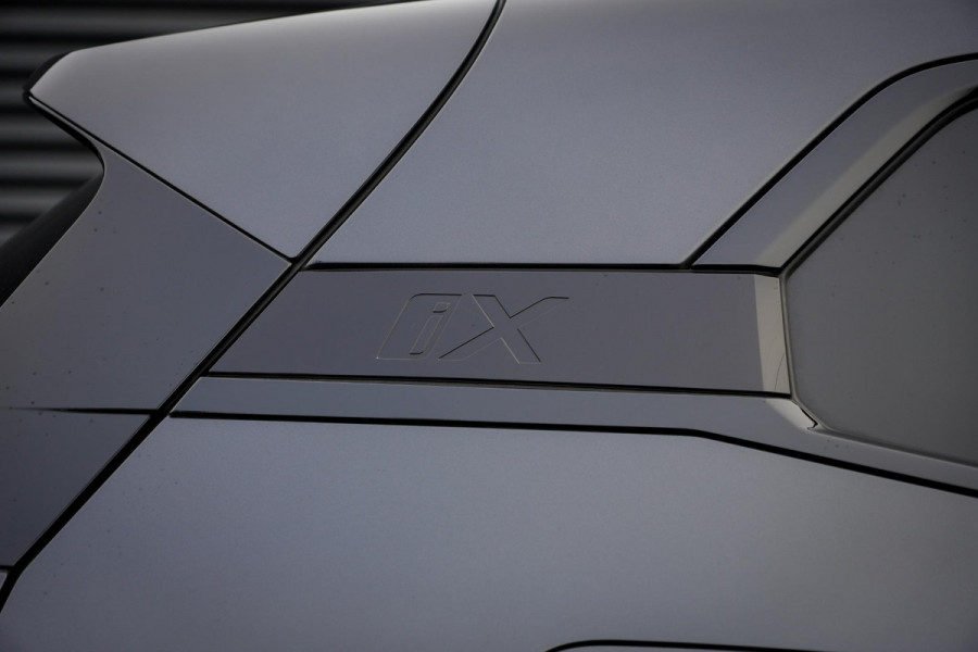 BMW iX xDrive40 Excellence 77 kWh / M-Sportpakket / Pano / Trekhaak