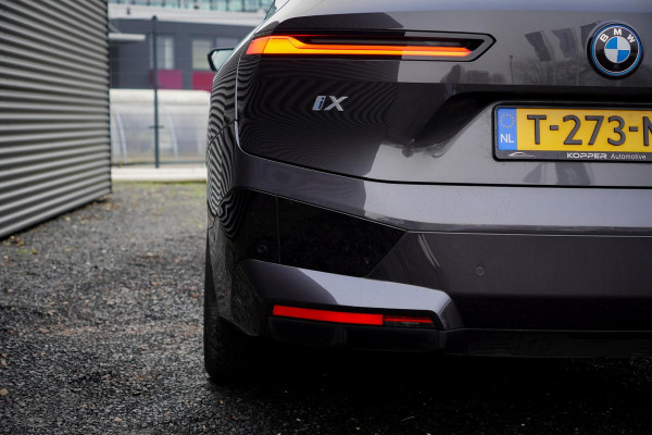 BMW iX xDrive40 Excellence 77 kWh / M-Sportpakket / Pano / Trekhaak