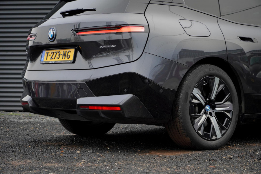 BMW iX xDrive40 Excellence 77 kWh / M-Sportpakket / Pano / Trekhaak