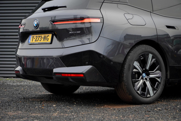 BMW iX xDrive40 Excellence 77 kWh / M-Sportpakket / Pano / Trekhaak