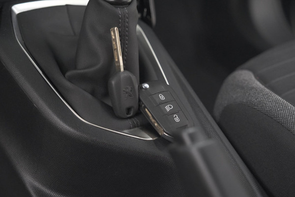 Peugeot 2008 PureTech 130 Allure | Camera | Apple Carplay | Parkeersensoren
