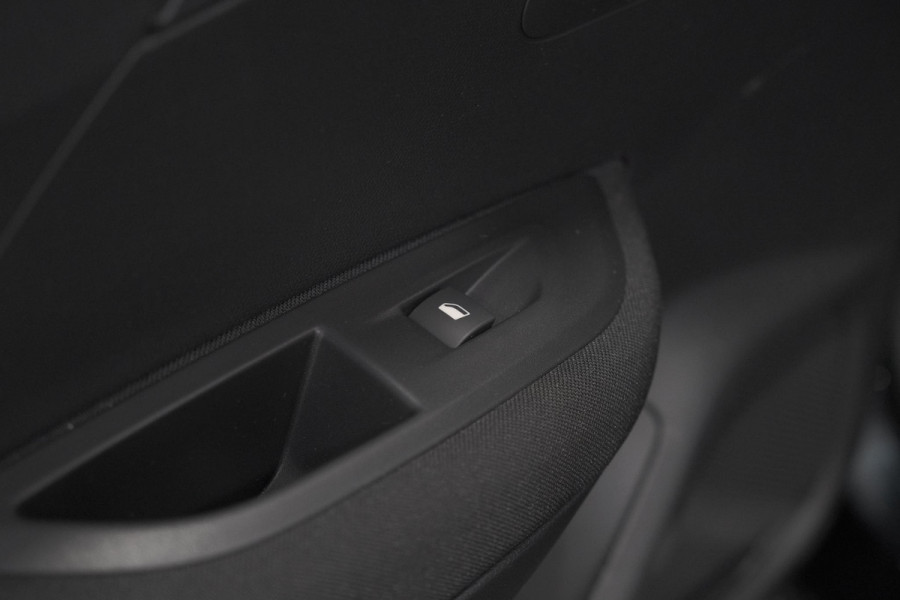 Peugeot 2008 PureTech 130 Allure | Camera | Apple Carplay | Parkeersensoren