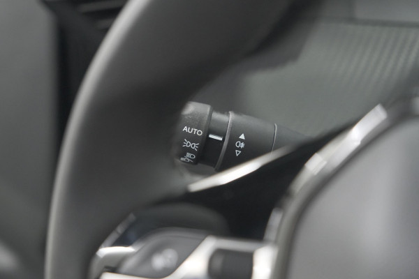 Peugeot 2008 PureTech 130 Allure | Camera | Apple Carplay | Parkeersensoren