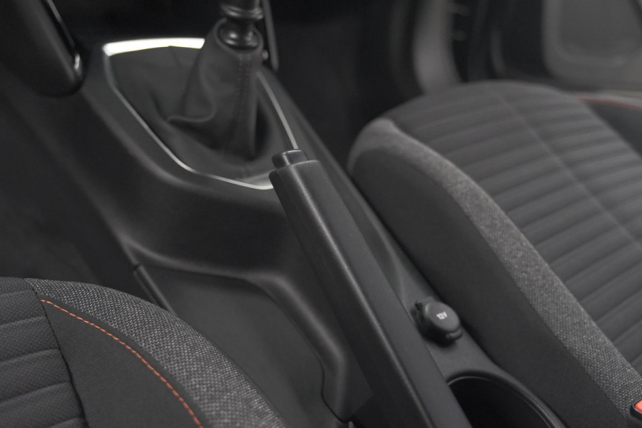 Peugeot 2008 PureTech 130 Allure | Camera | Apple Carplay | Parkeersensoren