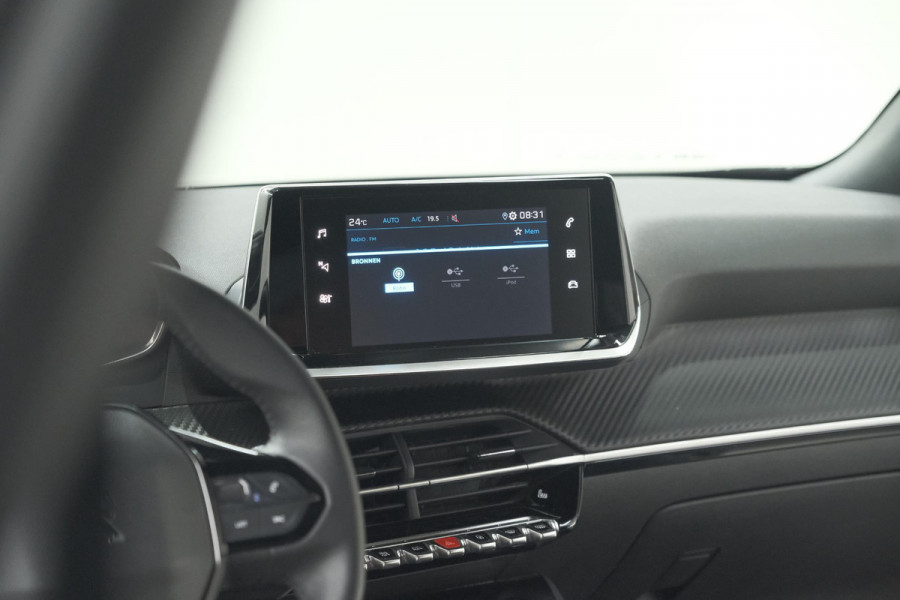 Peugeot 2008 PureTech 130 Allure | Camera | Apple Carplay | Parkeersensoren