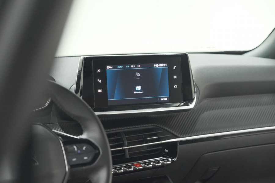 Peugeot 2008 PureTech 130 Allure | Camera | Apple Carplay | Parkeersensoren