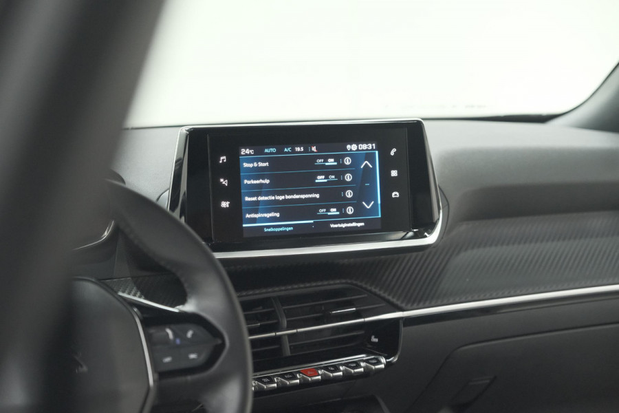 Peugeot 2008 PureTech 130 Allure | Camera | Apple Carplay | Parkeersensoren