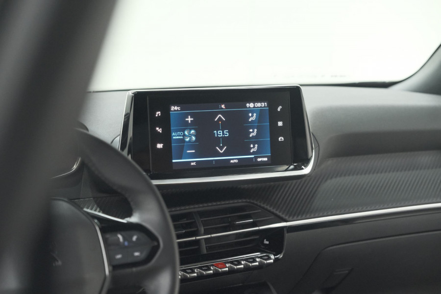 Peugeot 2008 PureTech 130 Allure | Camera | Apple Carplay | Parkeersensoren