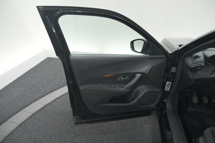 Peugeot 2008 PureTech 130 Allure | Camera | Apple Carplay | Parkeersensoren
